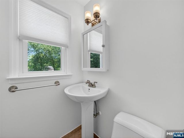 7 Willow Brook Road, Hillsdale, NJ 07642