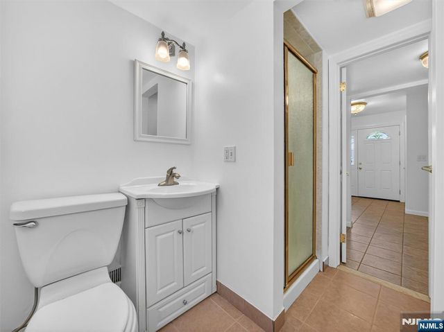 7 Willow Brook Road, Hillsdale, NJ 07642