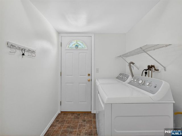 7 Willow Brook Road, Hillsdale, NJ 07642