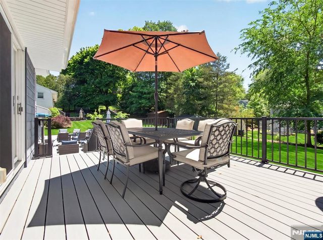 7 Willow Brook Road, Hillsdale, NJ 07642