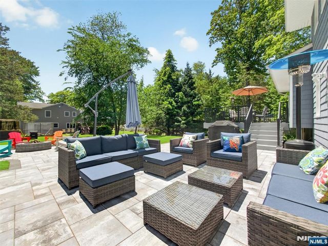7 Willow Brook Road, Hillsdale, NJ 07642