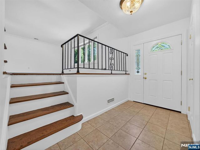 7 Willow Brook Road, Hillsdale, NJ 07642