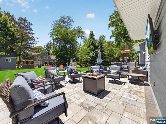 7 Willow Brook Road, Hillsdale, NJ 07642