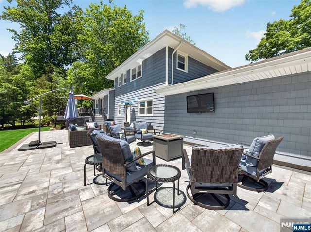7 Willow Brook Road, Hillsdale, NJ 07642
