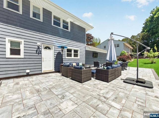 7 Willow Brook Road, Hillsdale, NJ 07642