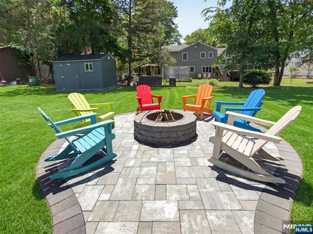 7 Willow Brook Road, Hillsdale, NJ 07642