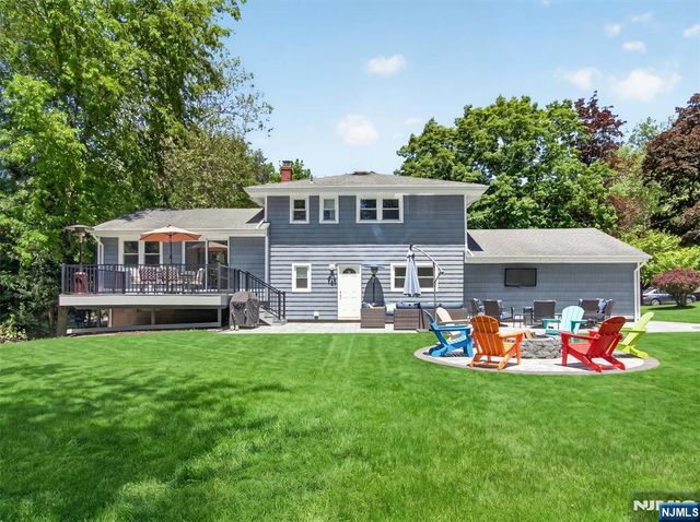 7 Willow Brook Road, Hillsdale, NJ 07642