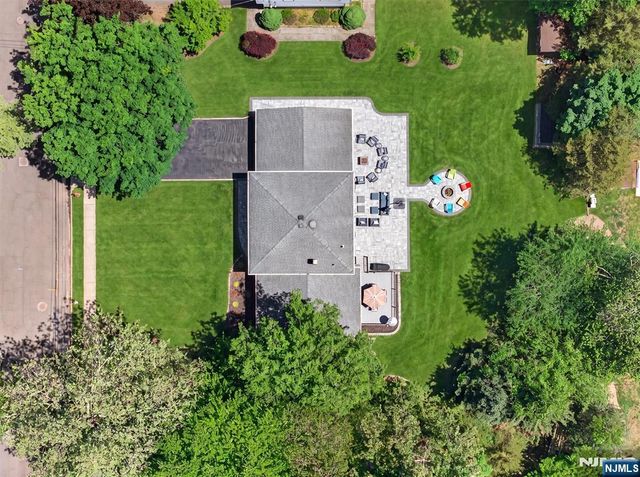 7 Willow Brook Road, Hillsdale, NJ 07642