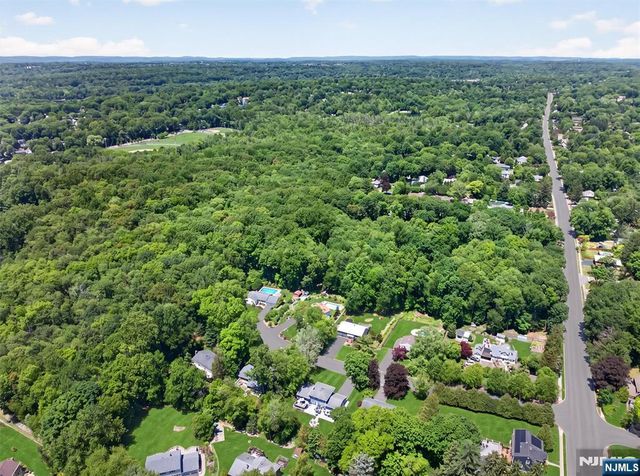 7 Willow Brook Road, Hillsdale, NJ 07642