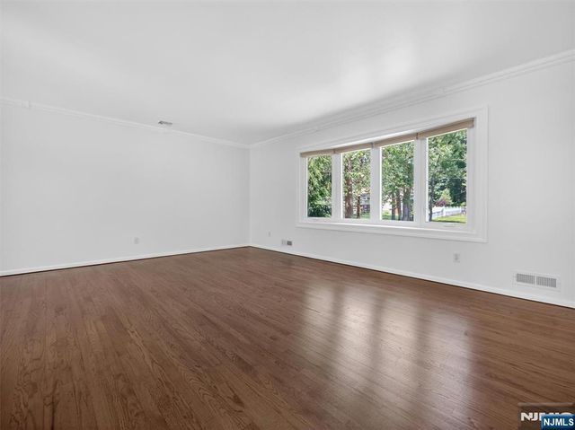 7 Willow Brook Road, Hillsdale, NJ 07642