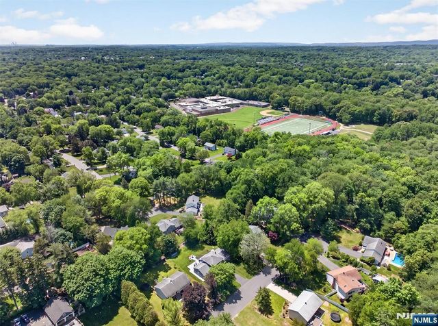 7 Willow Brook Road, Hillsdale, NJ 07642