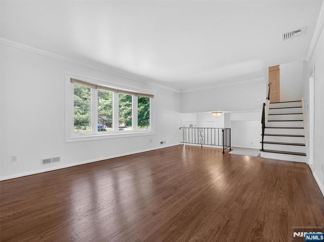 7 Willow Brook Road, Hillsdale, NJ 07642