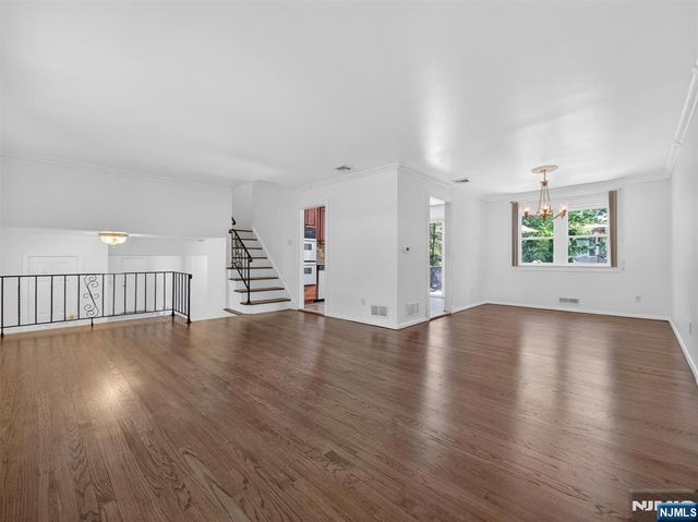 7 Willow Brook Road, Hillsdale, NJ 07642