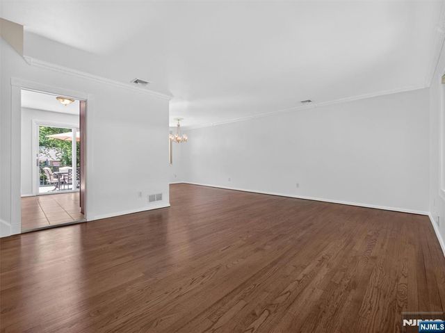 7 Willow Brook Road, Hillsdale, NJ 07642