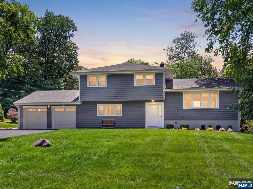7 Willow Brook Road, Hillsdale, NJ 07642