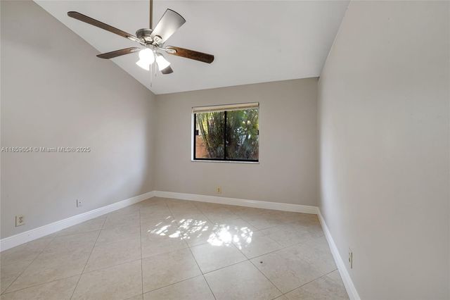 3887 NW 7th Pl, Deerfield Beach, FL 33442