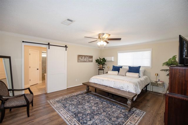 15719 Crestbrook Drive, Houston, TX 77059