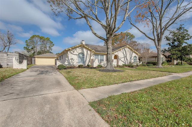 15719 Crestbrook Drive, Houston, TX 77059