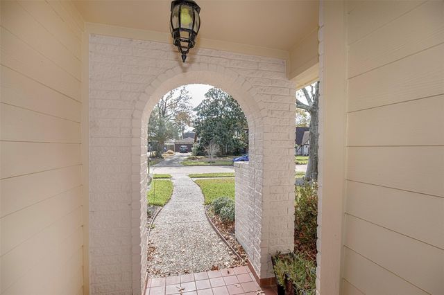 15719 Crestbrook Drive, Houston, TX 77059