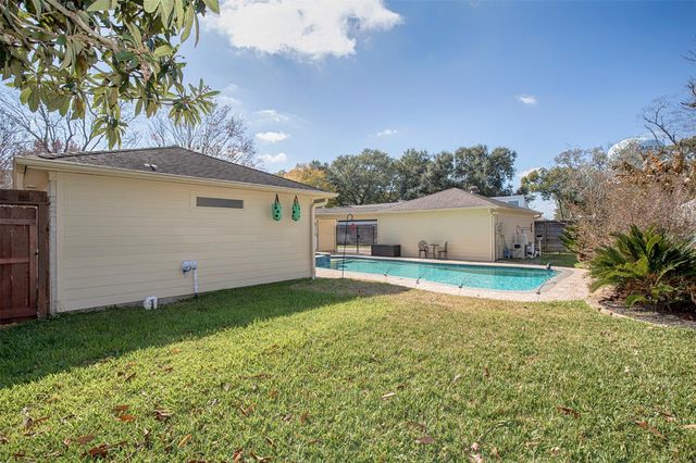 15719 Crestbrook Drive, Houston, TX 77059