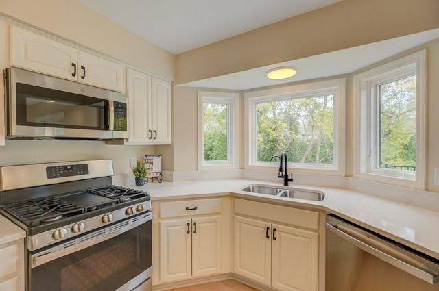 679 Marie Avenue W, Mendota Heights, MN 55118