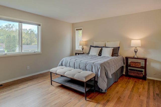 679 Marie Avenue W, Mendota Heights, MN 55118