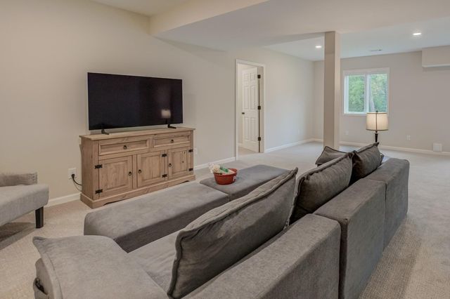 679 Marie Avenue W, Mendota Heights, MN 55118