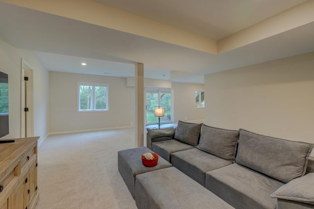 679 Marie Avenue W, Mendota Heights, MN 55118