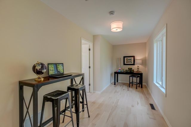 679 Marie Avenue W, Mendota Heights, MN 55118