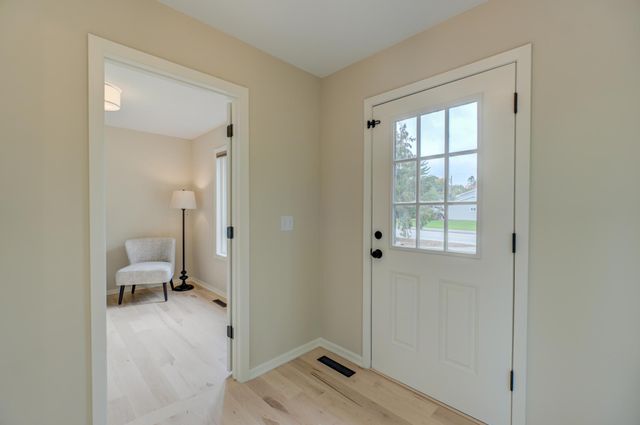 679 Marie Avenue W, Mendota Heights, MN 55118