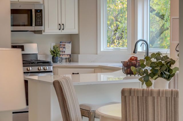 679 Marie Avenue W, Mendota Heights, MN 55118