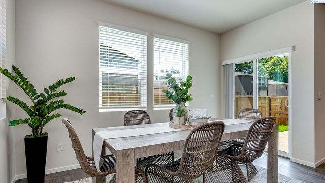 6421 Polar Dr, Pasco, WA 99301