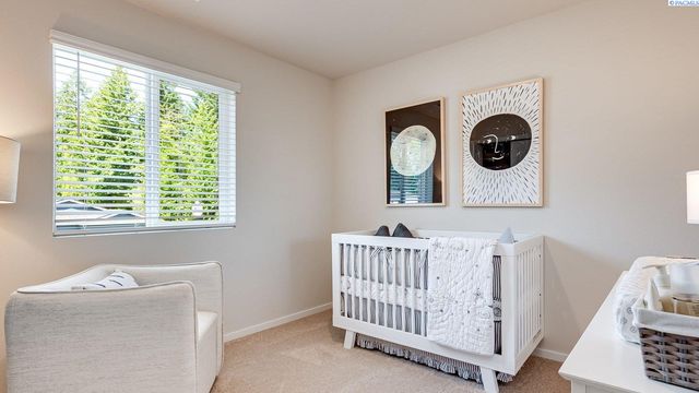 6421 Polar Dr, Pasco, WA 99301