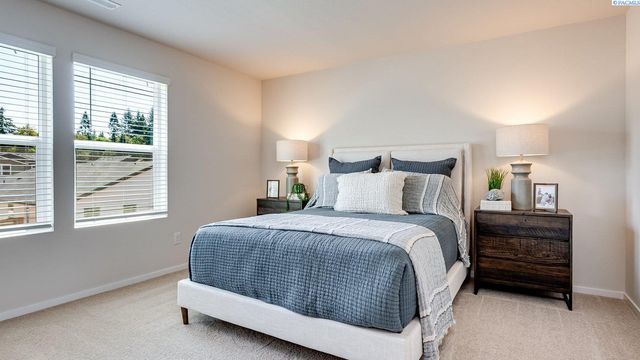 6421 Polar Dr, Pasco, WA 99301