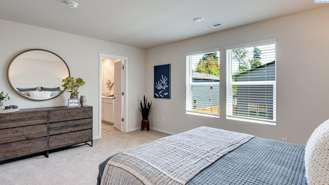 6421 Polar Dr, Pasco, WA 99301