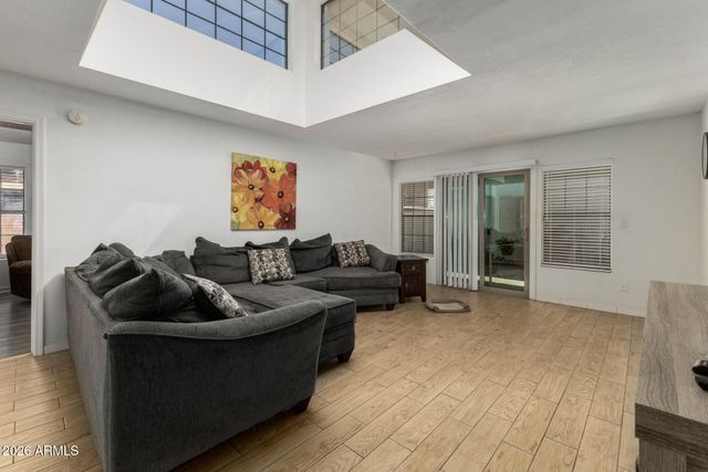 1302 W KEATS Avenue, Mesa, AZ 85202