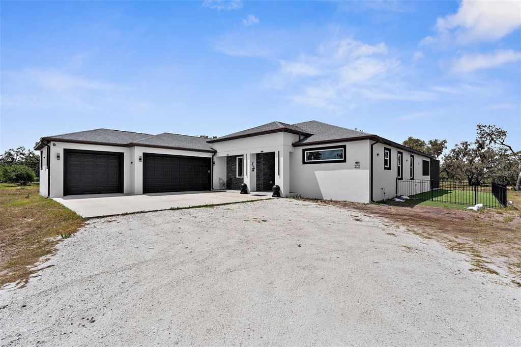 Image 14 of property listing at 1116 406TH COURT E, Myakka City, FL 34251