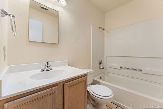 2911 QUIET PLAIN DR, San Antonio, TX 78245