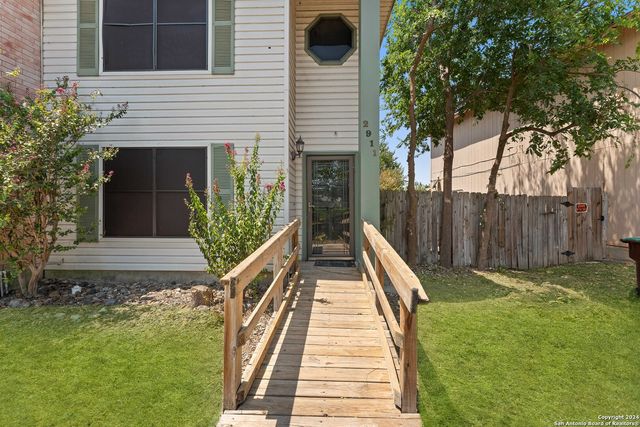 2911 QUIET PLAIN DR, San Antonio, TX 78245