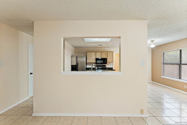 2911 QUIET PLAIN DR, San Antonio, TX 78245