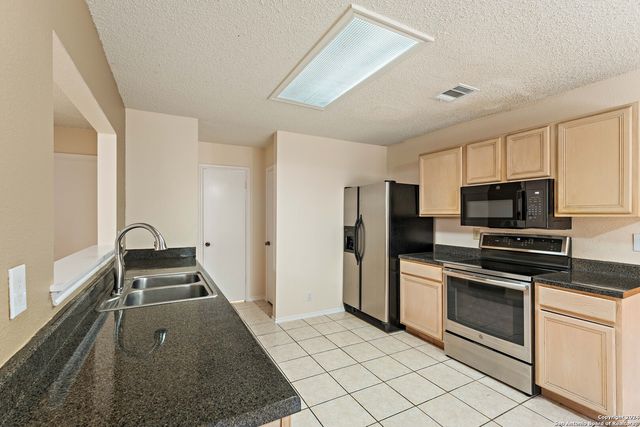 2911 QUIET PLAIN DR, San Antonio, TX 78245