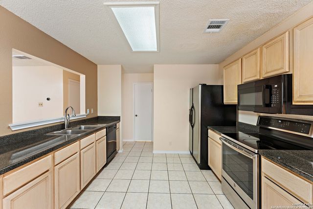 2911 QUIET PLAIN DR, San Antonio, TX 78245