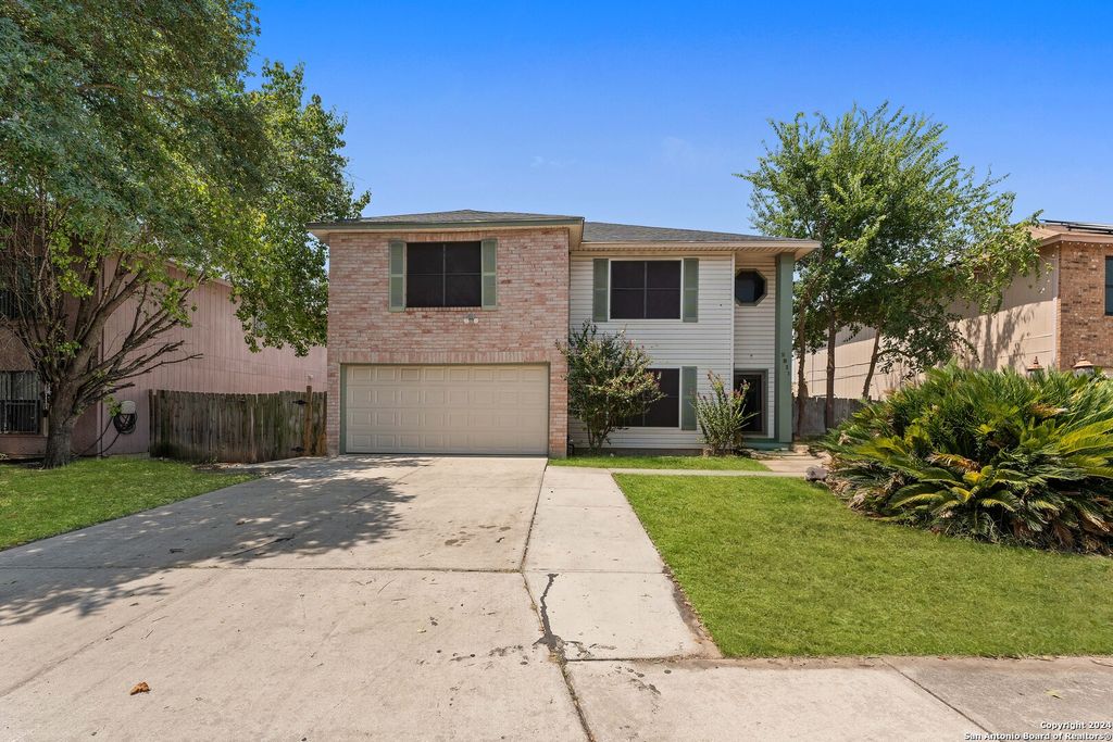 2911 QUIET PLAIN DR, San Antonio, TX 78245