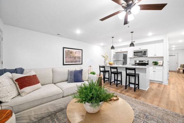 929 Center Rd Apt A, Clarksville, TN 37042