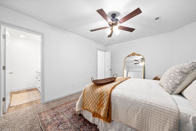 929 Center Rd Apt A, Clarksville, TN 37042