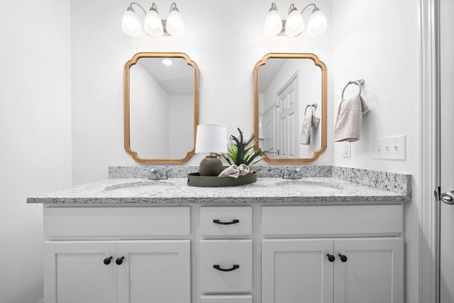 929 Center Rd Apt A, Clarksville, TN 37042