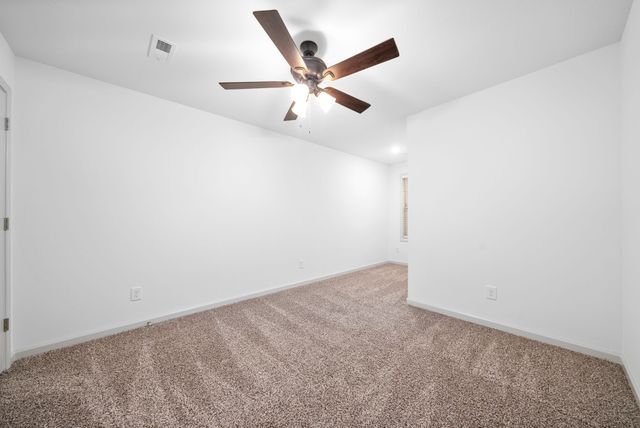 929 Center Rd Apt A, Clarksville, TN 37042