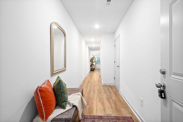 929 Center Rd Apt A, Clarksville, TN 37042