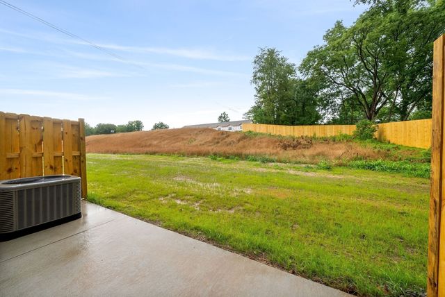 929 Center Rd Apt A, Clarksville, TN 37042