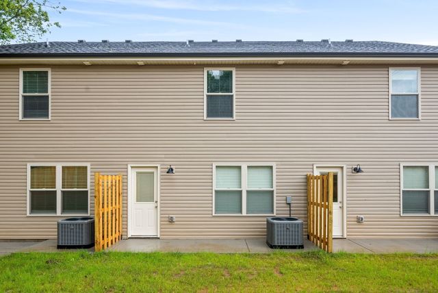 929 Center Rd Apt A, Clarksville, TN 37042